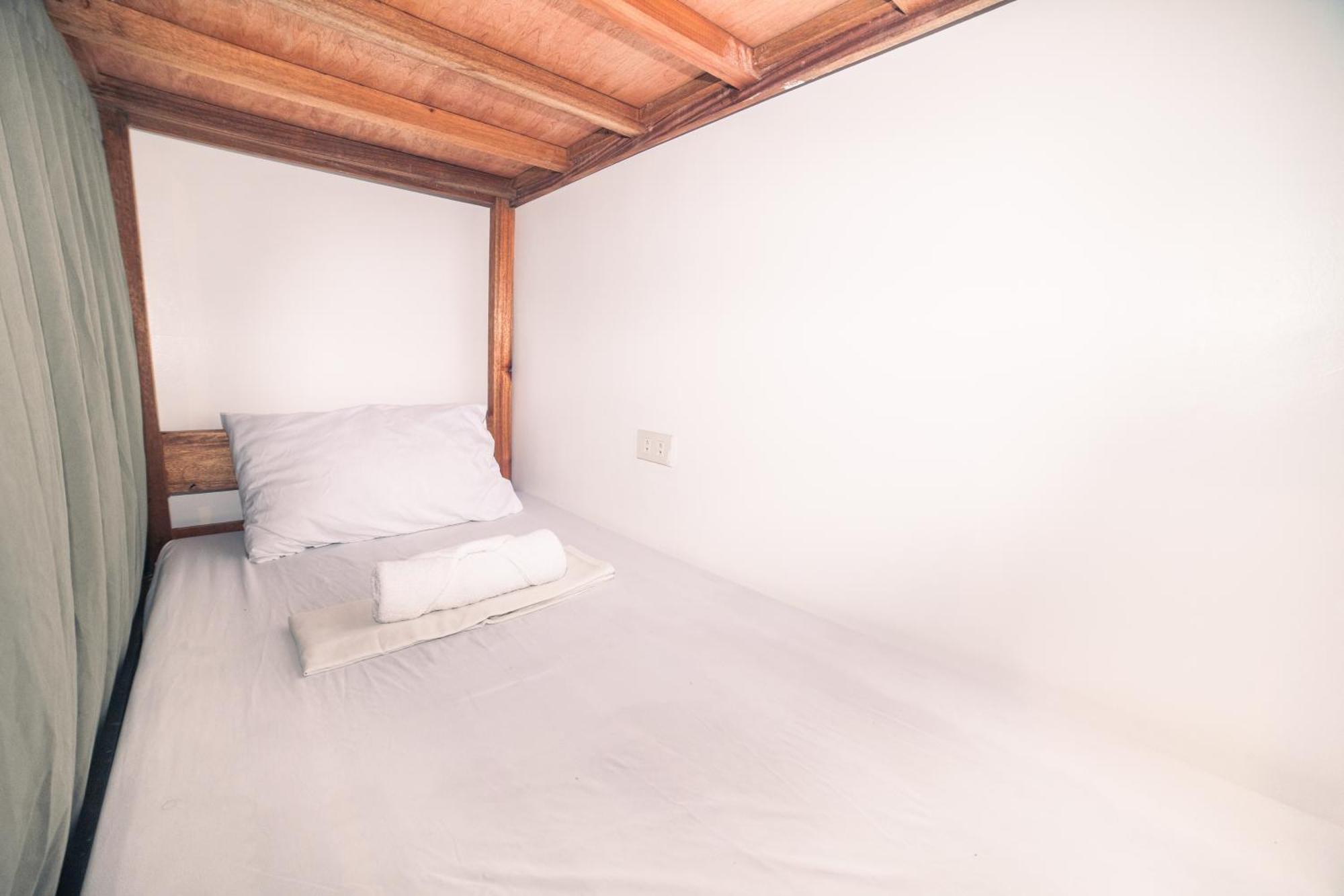 Chill Out Hostel Balabag  Bagian luar foto
