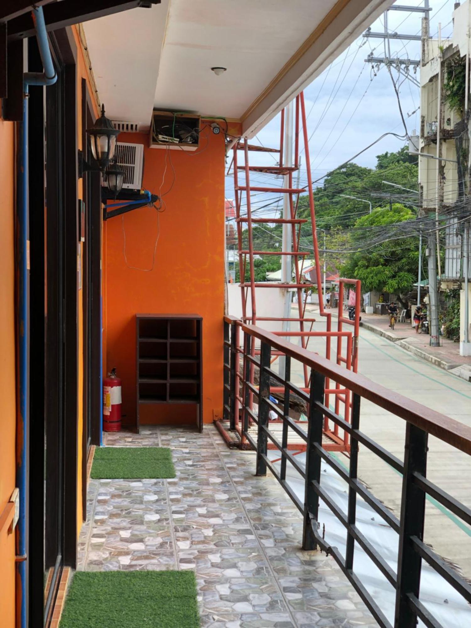 Chill Out Hostel Balabag  Bagian luar foto