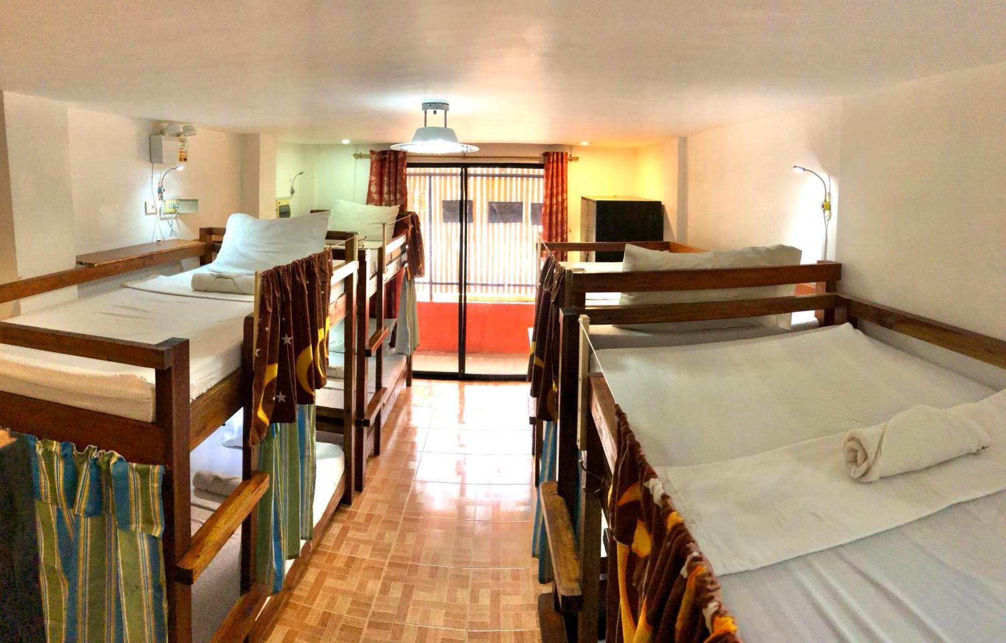 Chill Out Hostel Balabag  Bagian luar foto