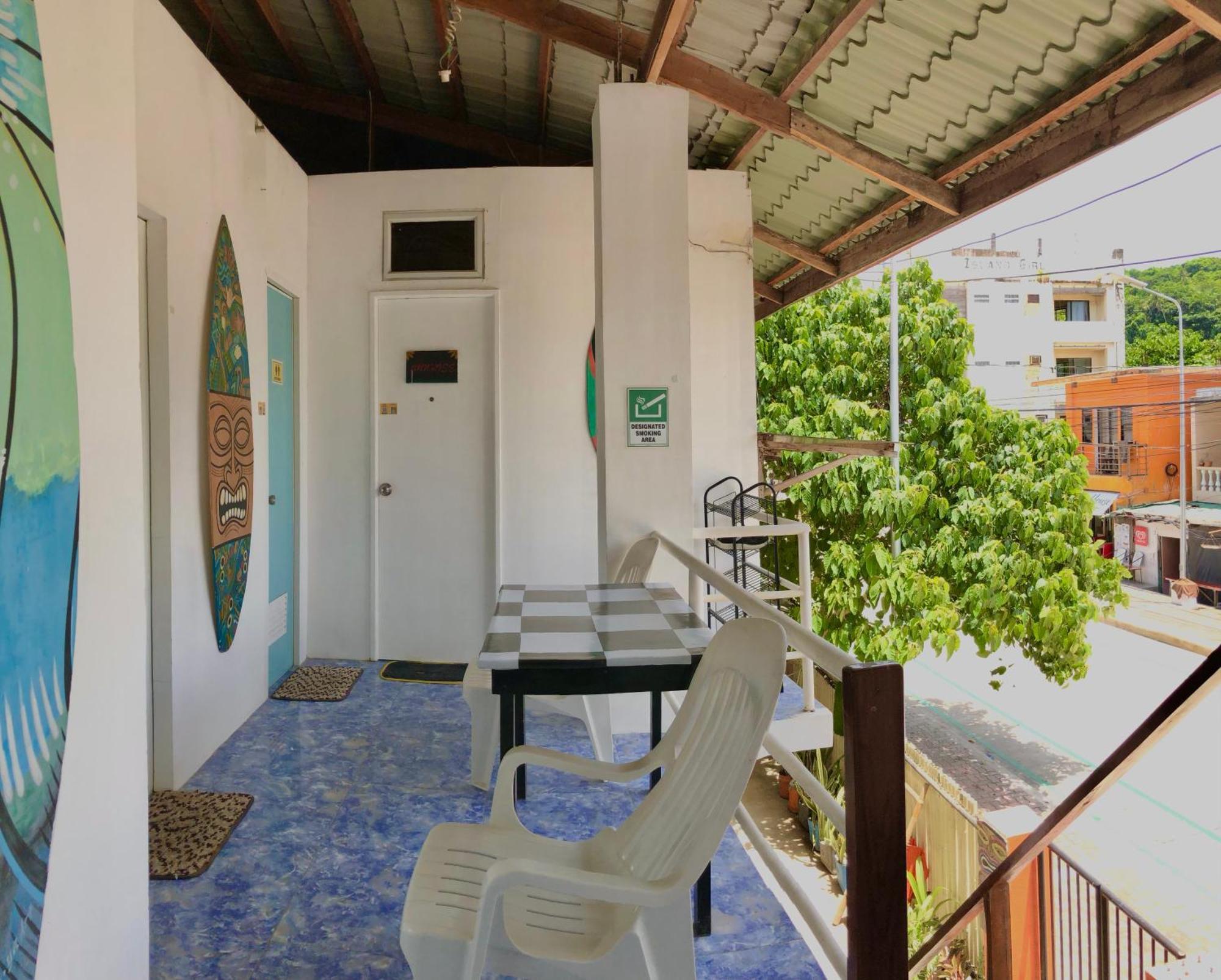 Chill Out Hostel Balabag  Bagian luar foto
