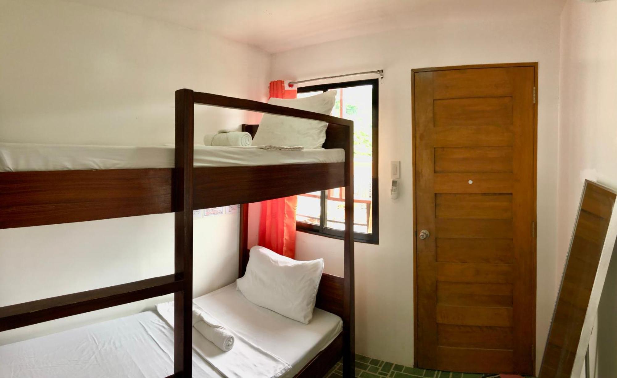 Chill Out Hostel Balabag  Bagian luar foto