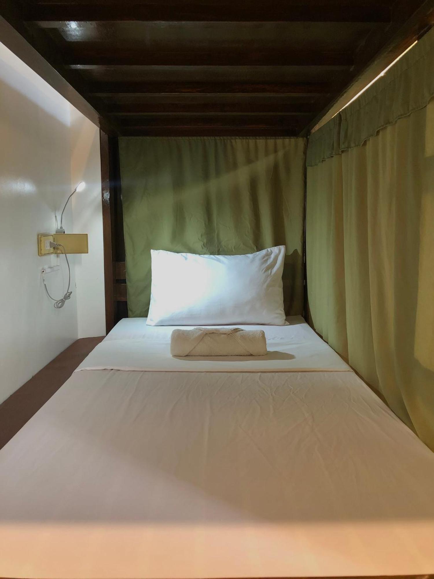 Chill Out Hostel Balabag  Bagian luar foto
