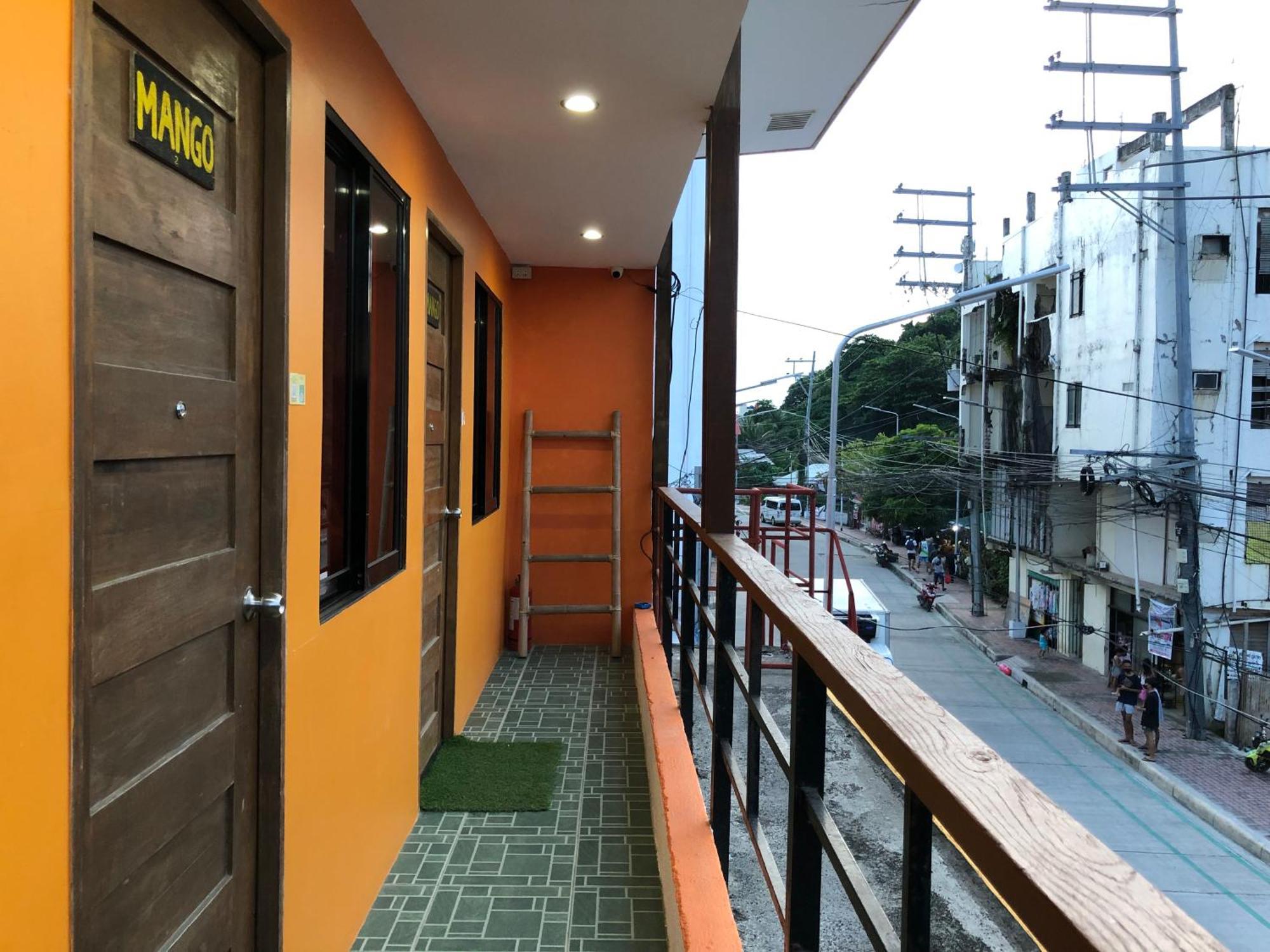 Chill Out Hostel Balabag  Bagian luar foto