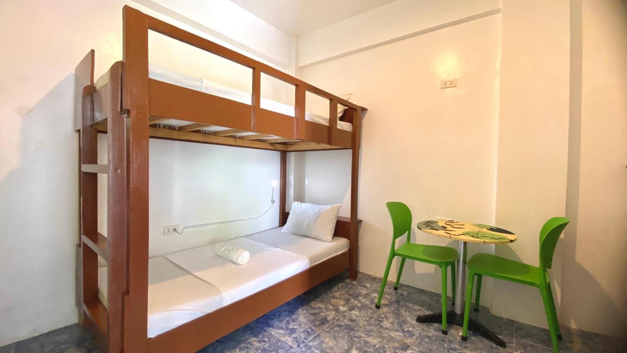 Chill Out Hostel Balabag  Bagian luar foto