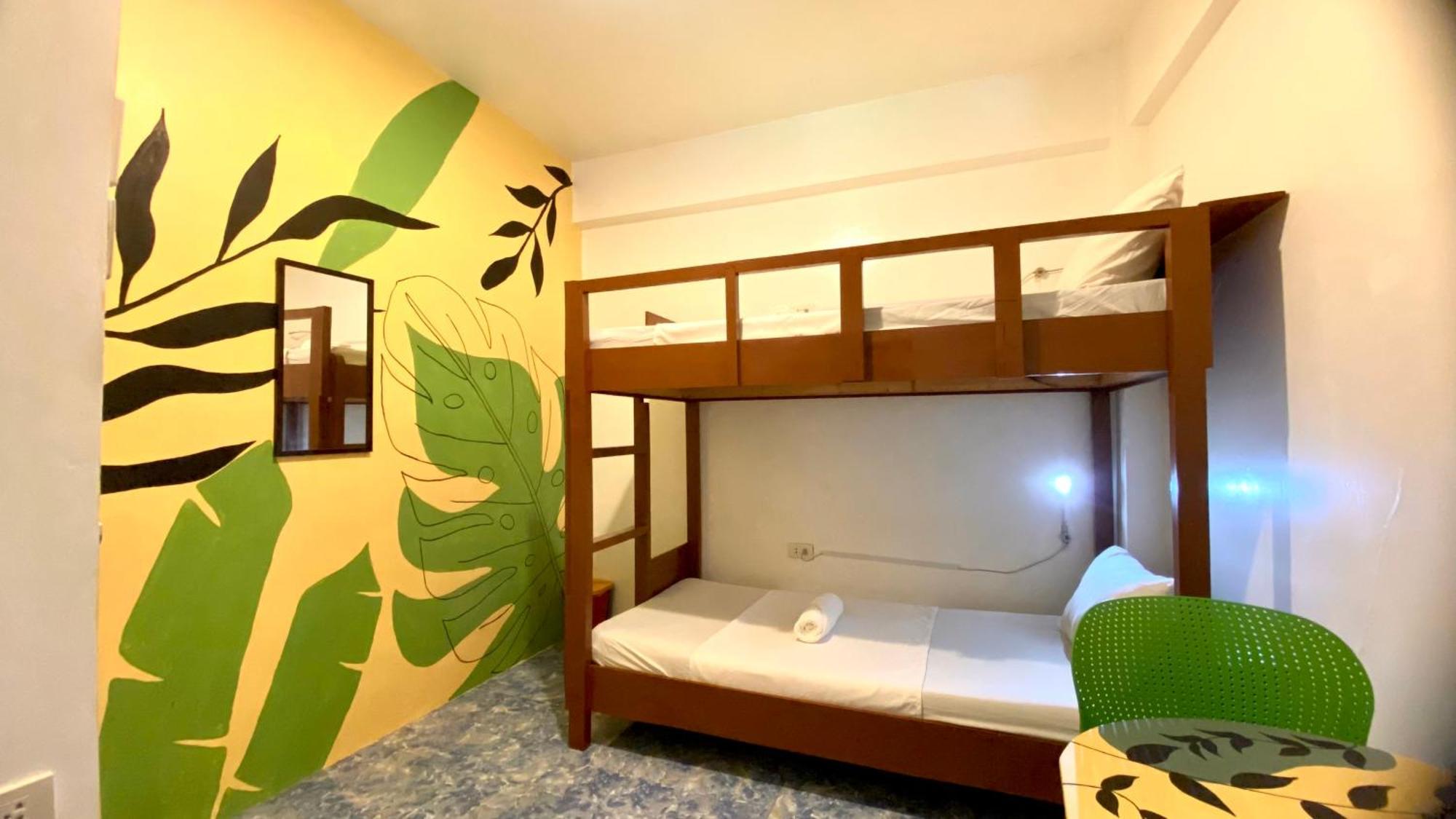 Chill Out Hostel Balabag  Bagian luar foto