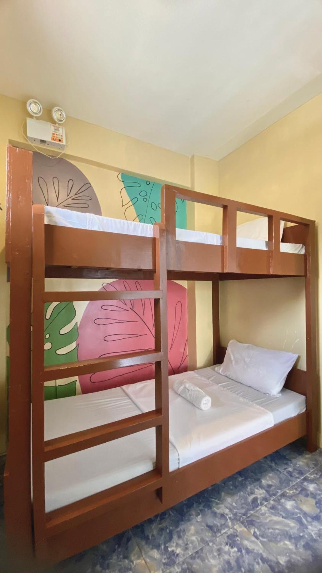 Chill Out Hostel Balabag  Bagian luar foto