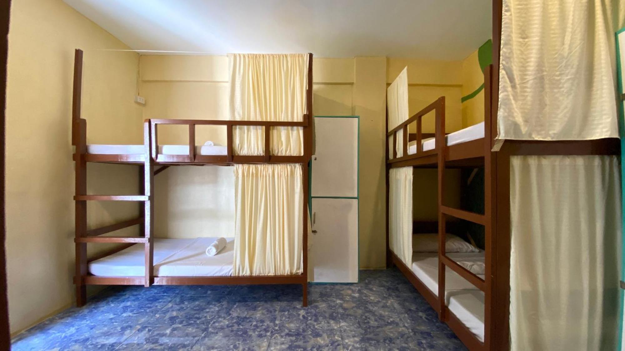 Chill Out Hostel Balabag  Bagian luar foto