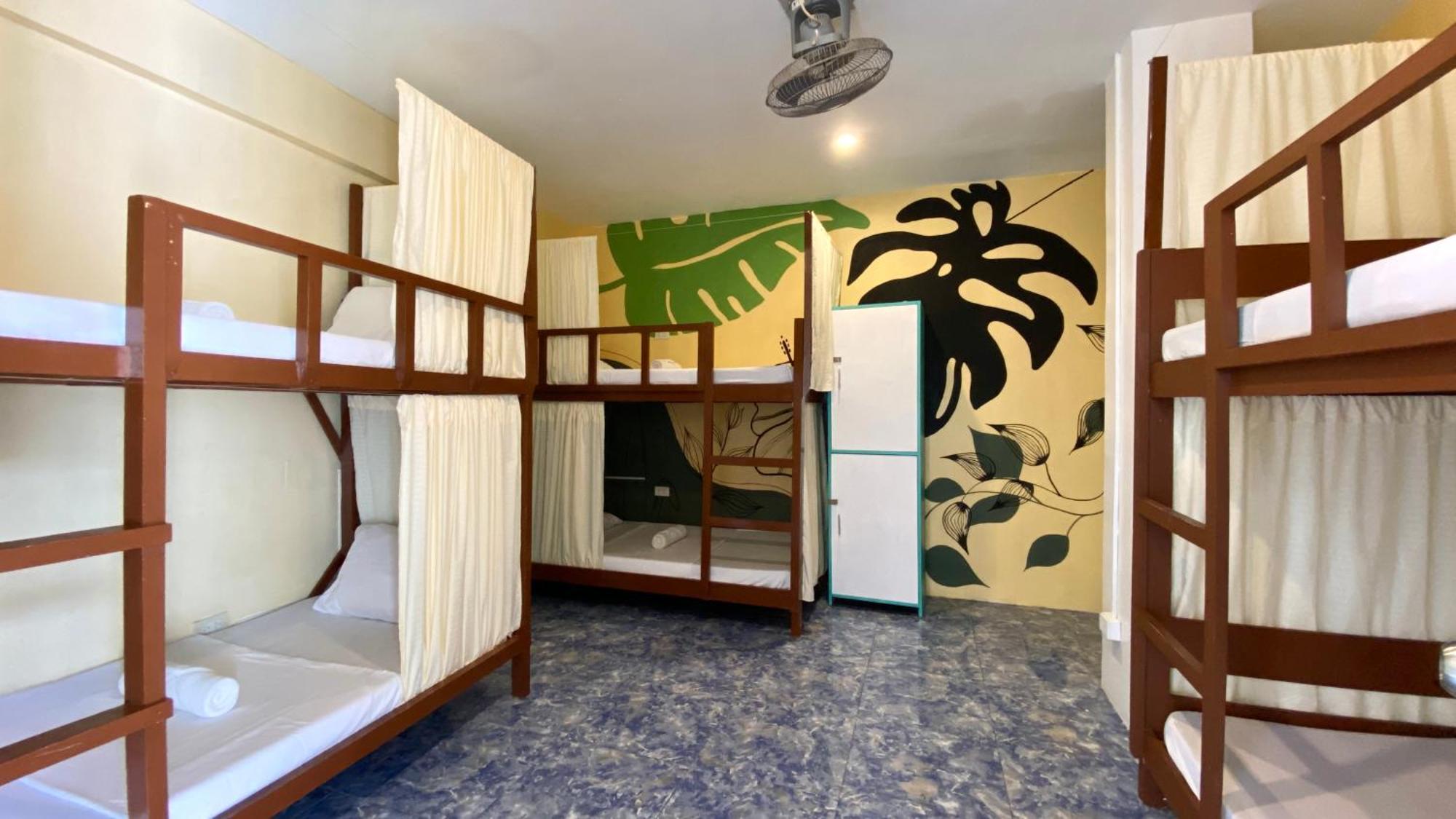 Chill Out Hostel Balabag  Bagian luar foto