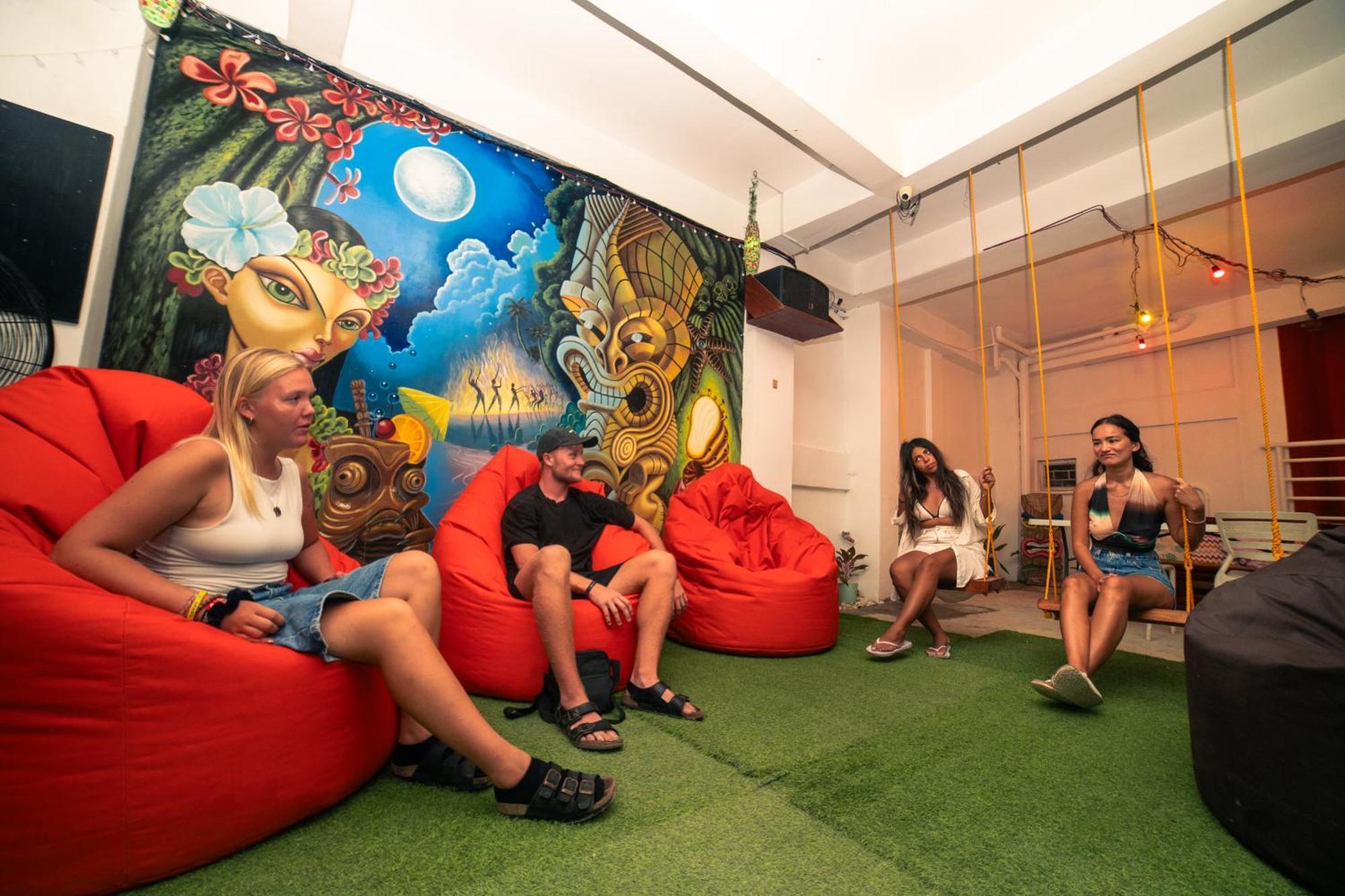 Chill Out Hostel Balabag  Bagian luar foto