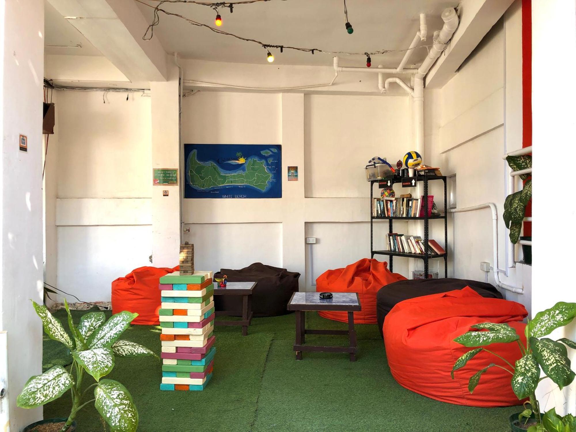 Chill Out Hostel Balabag  Bagian luar foto