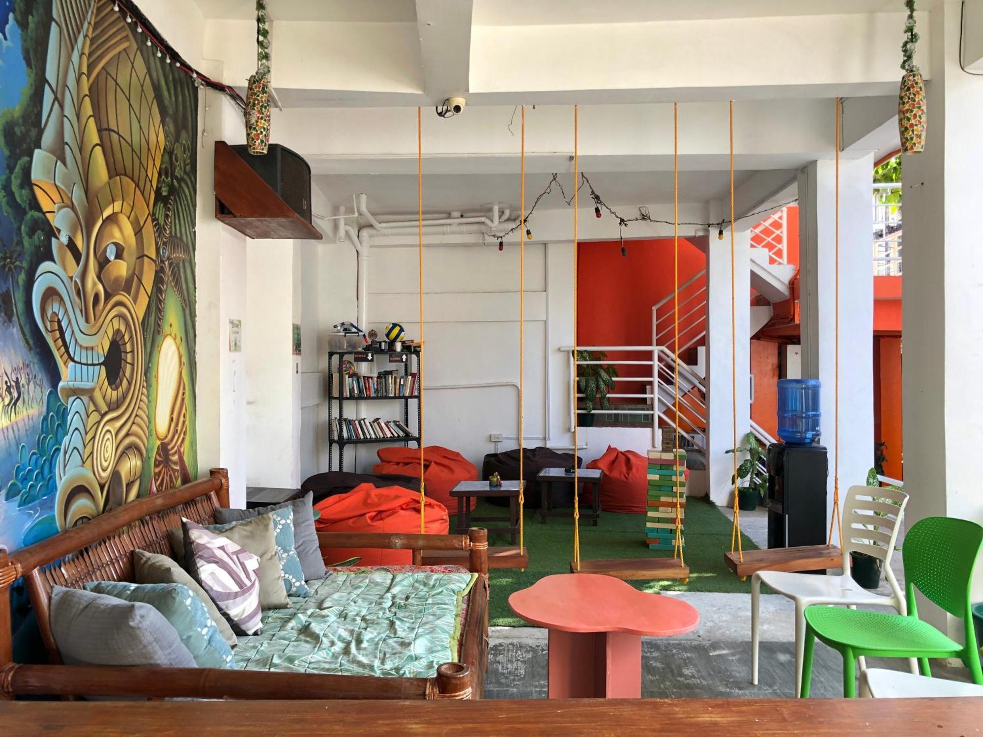 Chill Out Hostel Balabag  Bagian luar foto