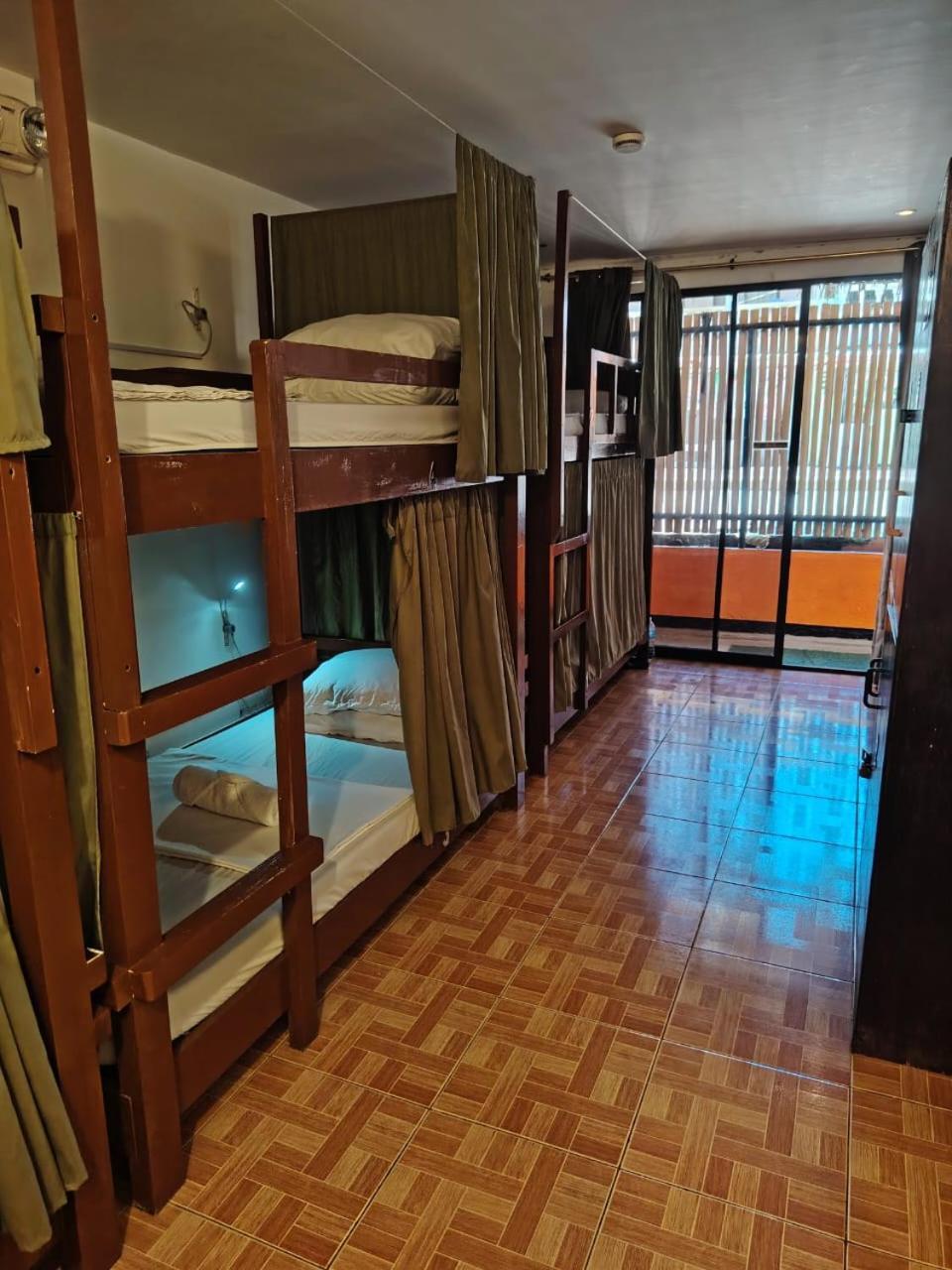 Chill Out Hostel Balabag  Bagian luar foto