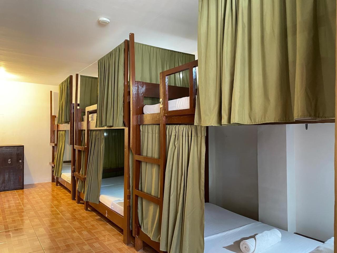 Chill Out Hostel Balabag  Bagian luar foto